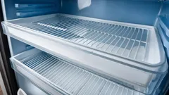 Vergilbte Kühlschrankteile werden wieder weiss: Ein Hausmittel aus drei Zutaten hilft