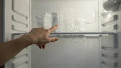 Warum bildet sich Eis im Kühlschrank? So verhinderst du es – ohne unnötiges Abtauen